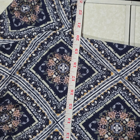 Absolutely Famous Blue and Pink Geometric Long SleeveBlouse Size Medium - Picture 12 of 14